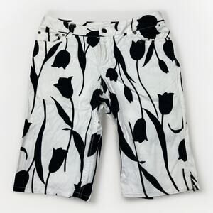 For The Republic Shorts Womens 8 White Black Floral Textured Stretch Casual